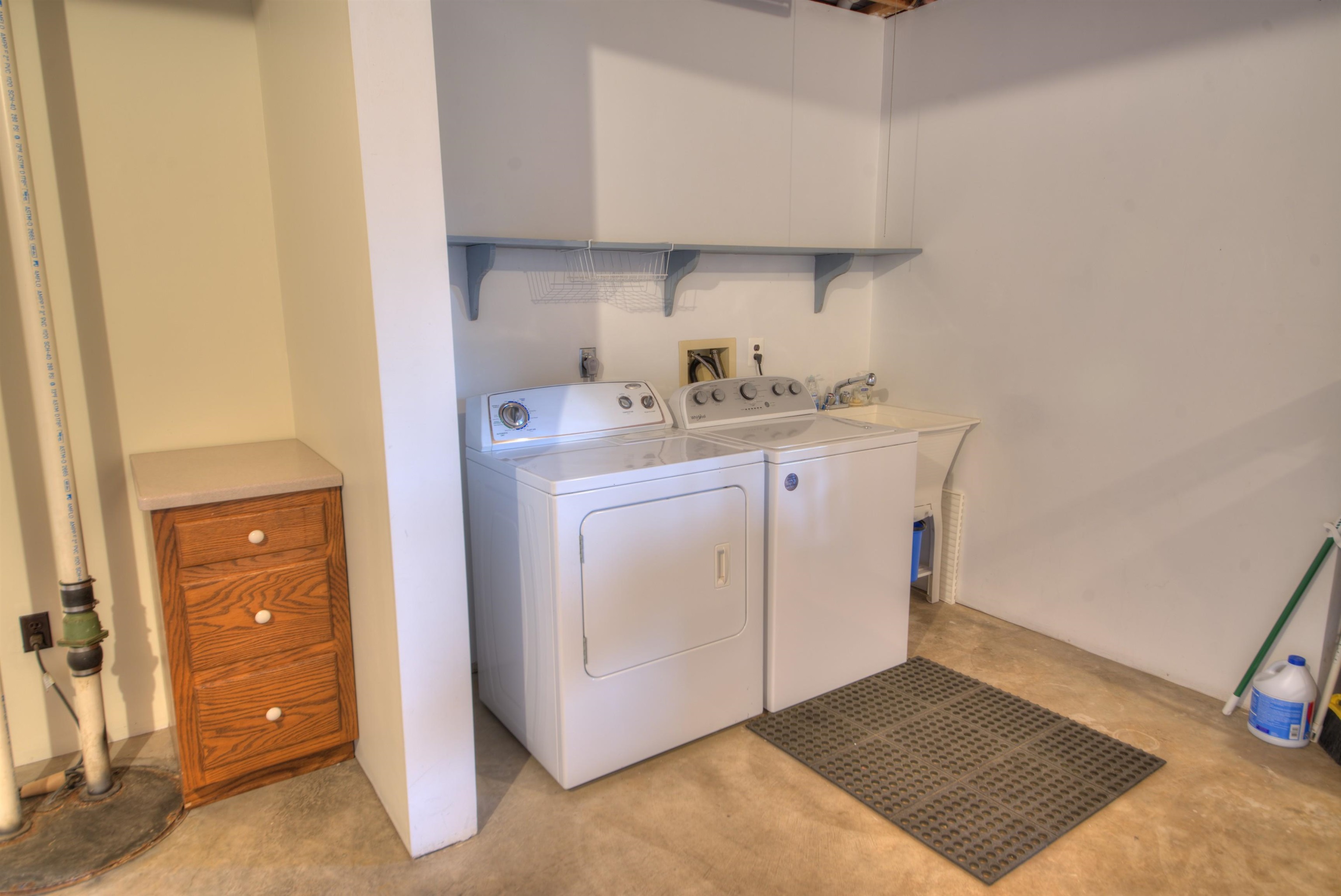 152 Huntington Place Waynesboro, VA 22980 - Photo 20 of 73 a kitchen with a sink and cabinets