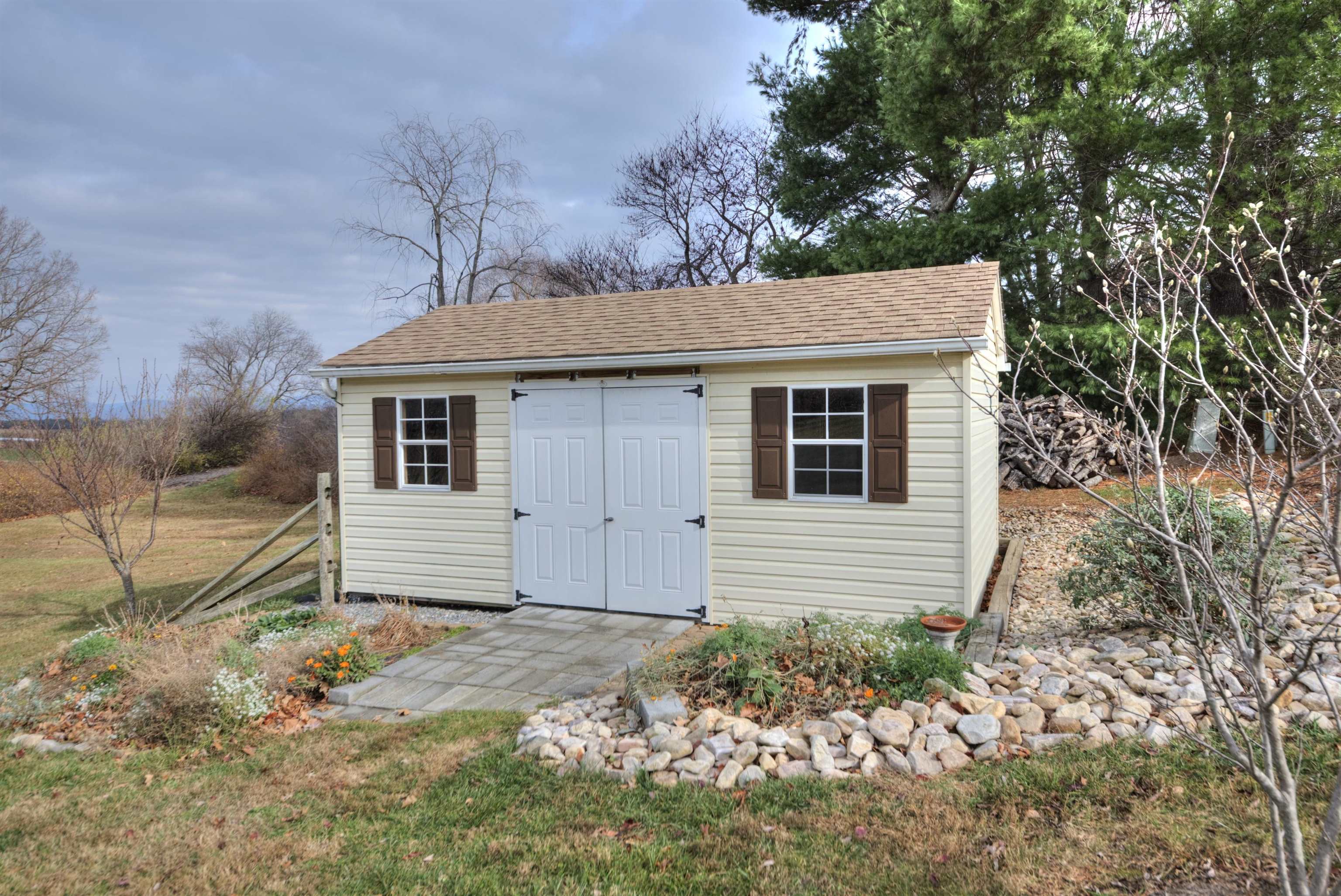 152 Huntington Place Waynesboro, VA 22980 - Photo 27 of 73 a front view of a house with a garden