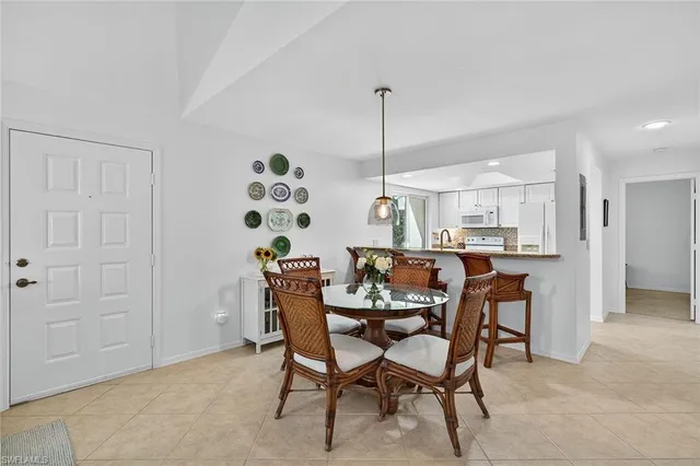 $269,900 | 3136 Kings Lake Boulevard, Unit 7546, Naples, FL 34112