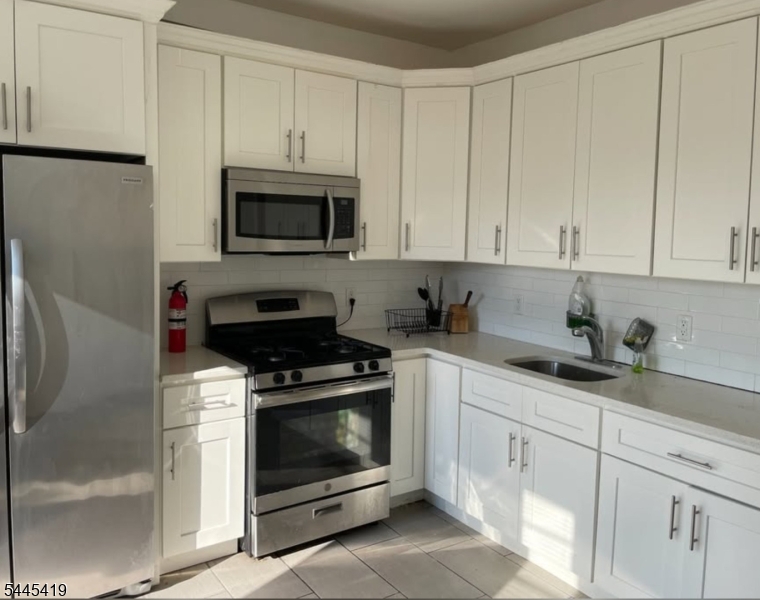 276 Morris Avenue, Unit 2 Elizabeth, NJ 07208 - Photo 3 of 7