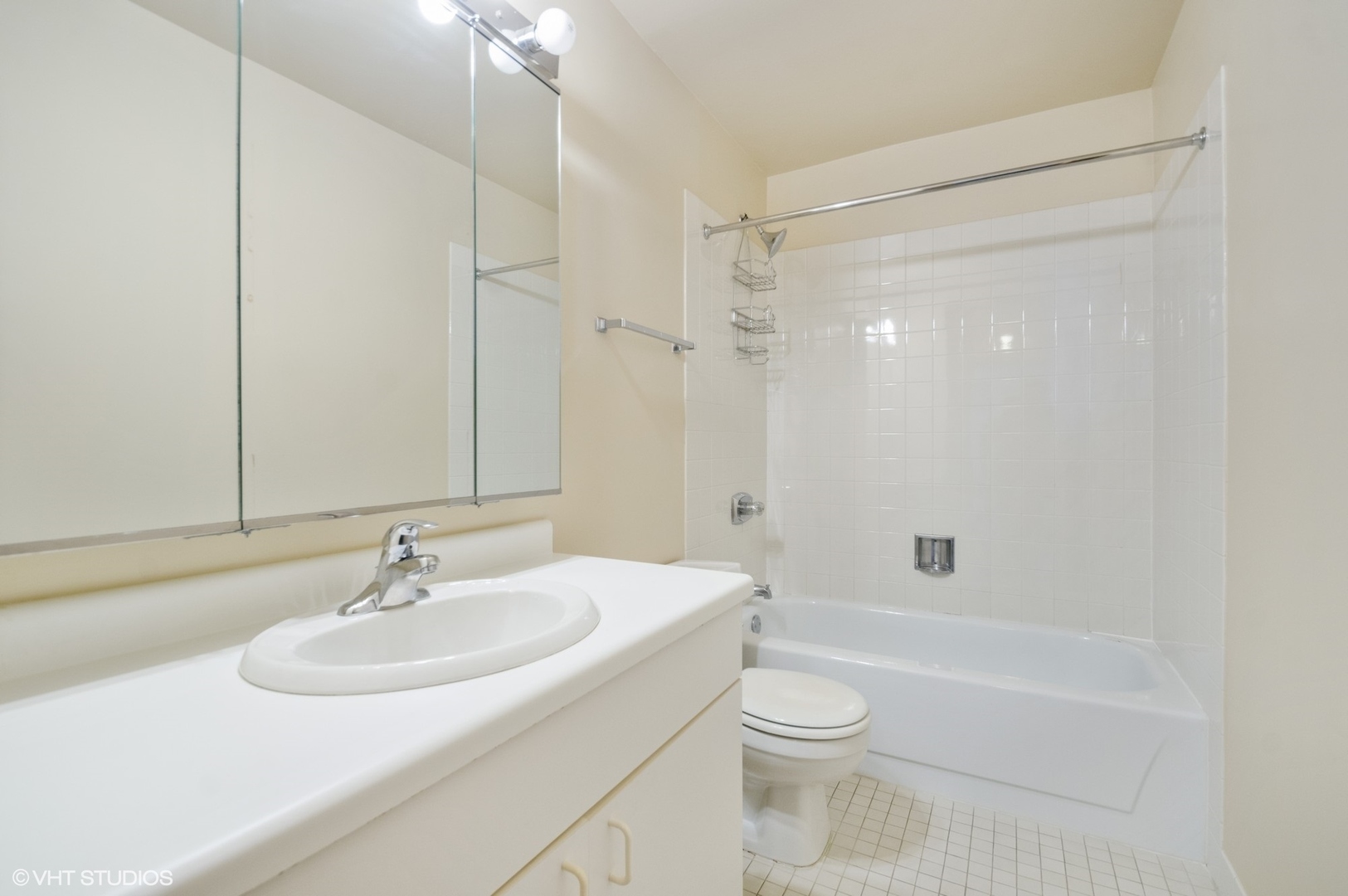 5320 North Sheridan Road, Unit 2003 Chicago, IL 60640 - Photo 10 of 10 a bathroom with a sink toilet and shower