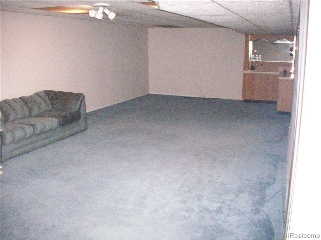 3071 Primrose Drive Rochester, MI 48307 - Photo 12 of 14 3071 Primrose Pics (39)