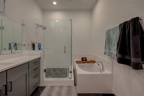 $2,500 | 8911 Knoll Villas Street, Houston, TX 77080