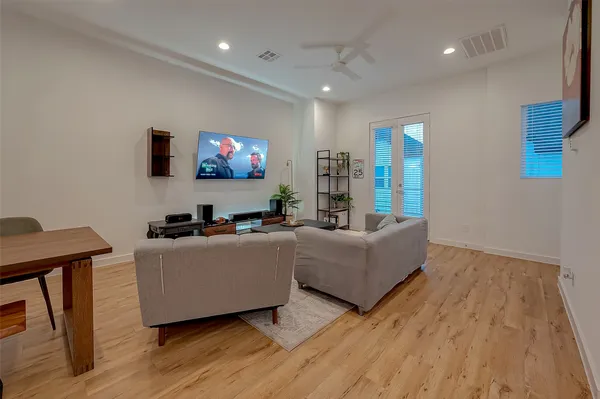 $2,500 | 8911 Knoll Villas Street, Houston, TX 77080
