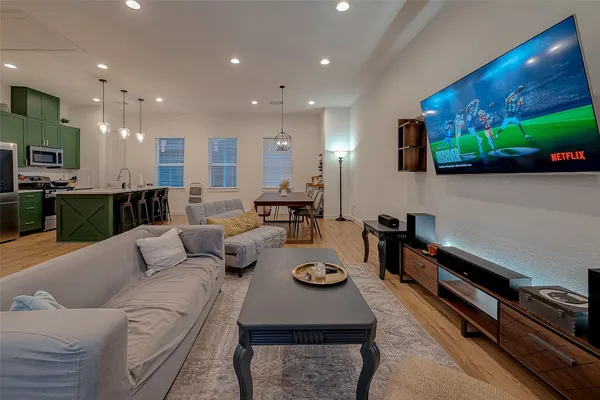 $2,500 | 8911 Knoll Villas Street, Houston, TX 77080