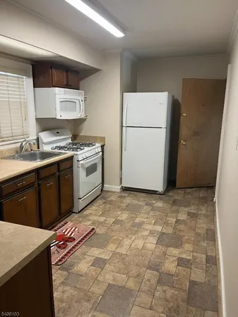 $1,995 | 136 East Main Street, Unit 1, Little Falls, NJ 07424