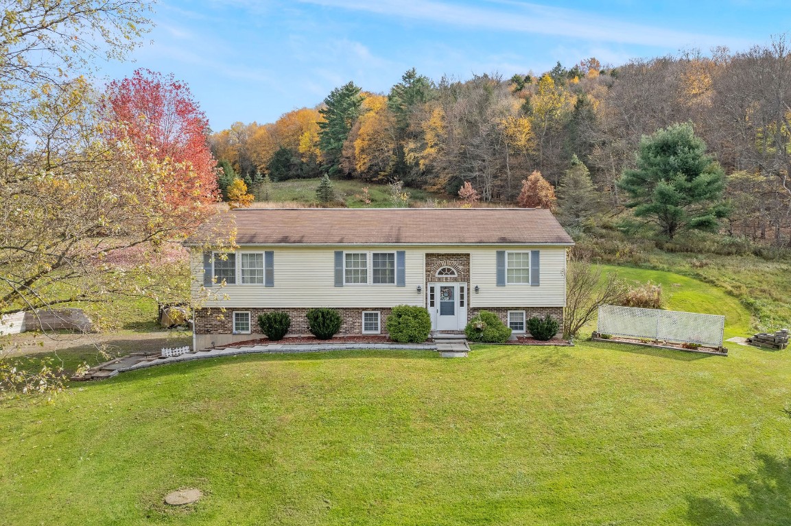 888 Valley Road Montrose, PA 18801 - Photo 2 of 31 Gallery Image 2