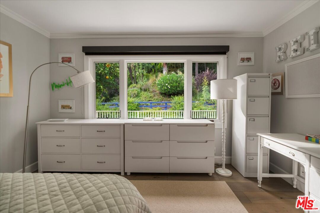 3479 Mandeville Canyon Road Los Angeles, CA 90049 - Photo 15 of 55 a room with a bed and a window