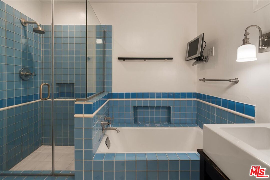 3479 Mandeville Canyon Road Los Angeles, CA 90049 - Photo 18 of 55 a bathroom with a sink and mirror