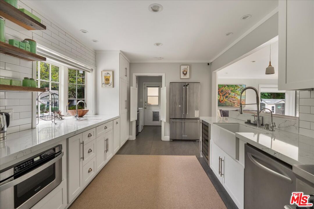3479 Mandeville Canyon Road Los Angeles, CA 90049 - Photo 4 of 55