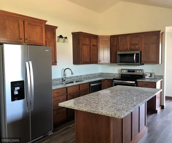 $2,050 | 1739 Aspen Court, New Richmond, WI 54017