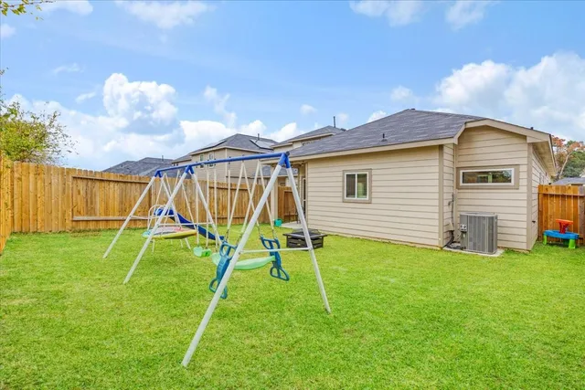 $2,100 | 418 Emerald Thicket Lane, Houston, TX 77336