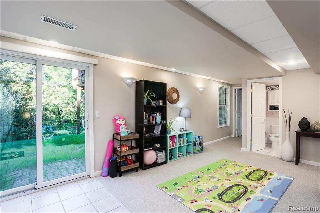 403 Whitney Drive Rochester Hills, MI 48307 - Photo 20 of 25