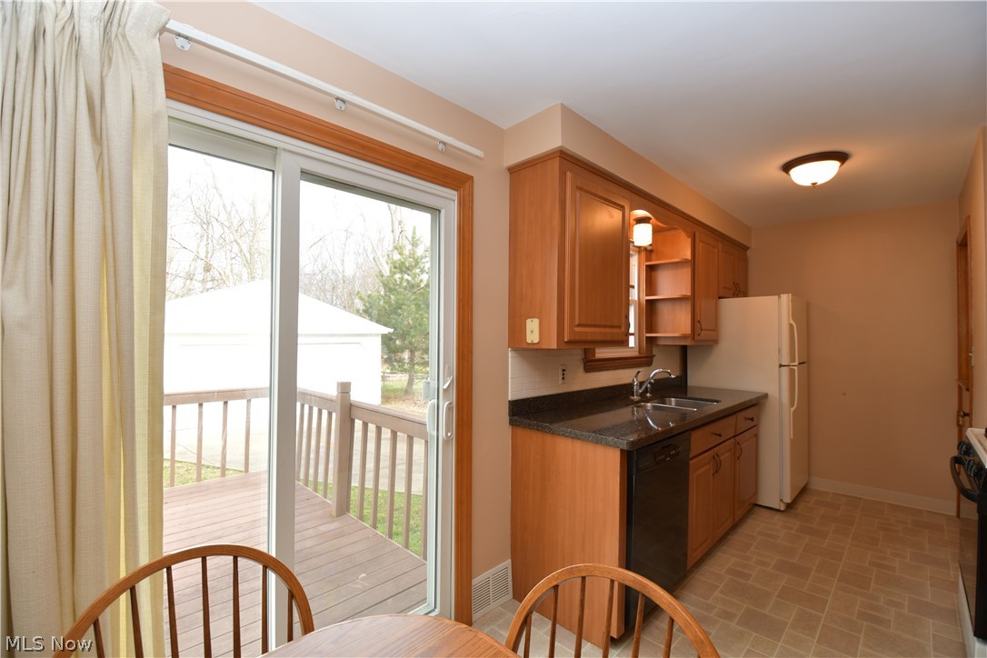 5515 Huron Road Lyndhurst, OH 44124 - Photo 13 of 35