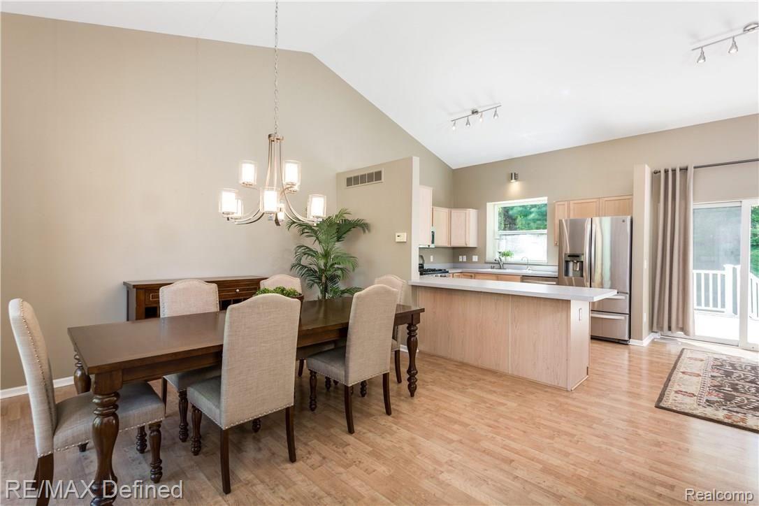 26 Eagle Ridge Road Lake Orion, MI 48360 - Photo 6 of 23 Beautiful neutral tones throughout.