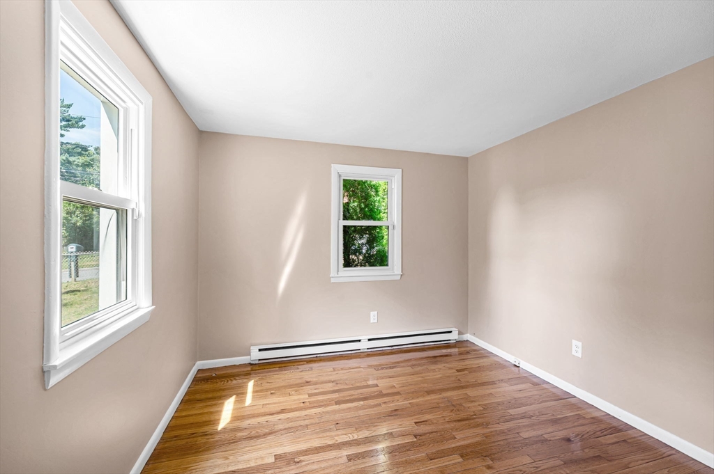 99 Lakevilla Avenue Springfield, MA 01109 - Photo 20 of 34