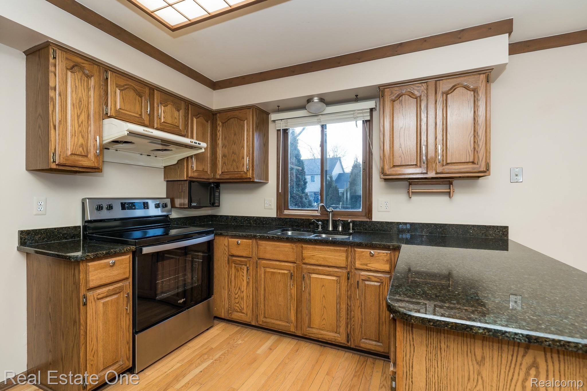 327 Silvervale Drive Rochester, MI 48309 - Photo 6 of 43 NEW in 2020 Stainless Range. High-Powered Hood is Vented to the Exterior. VIEW the 3D Tour @ https://app.cloudpano.com/tours/XGcwBYBW7K?mls=1