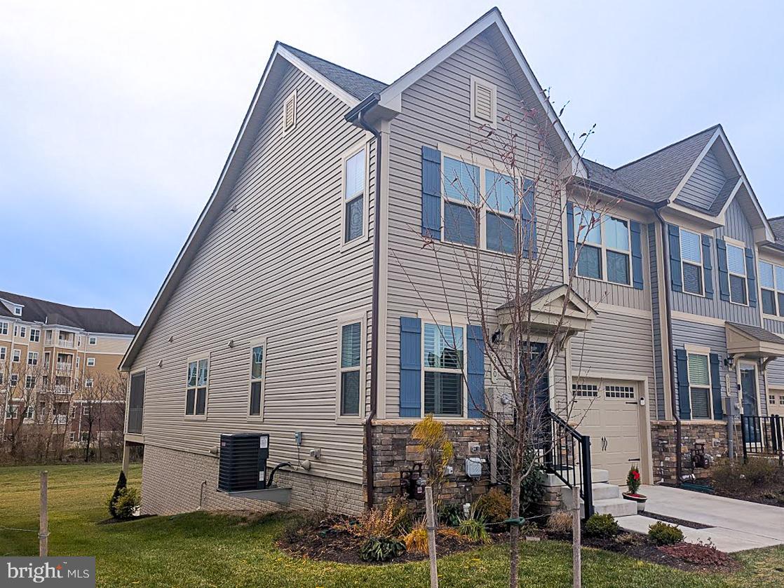 Coming soon! Beautiful end unit waiting for you!!