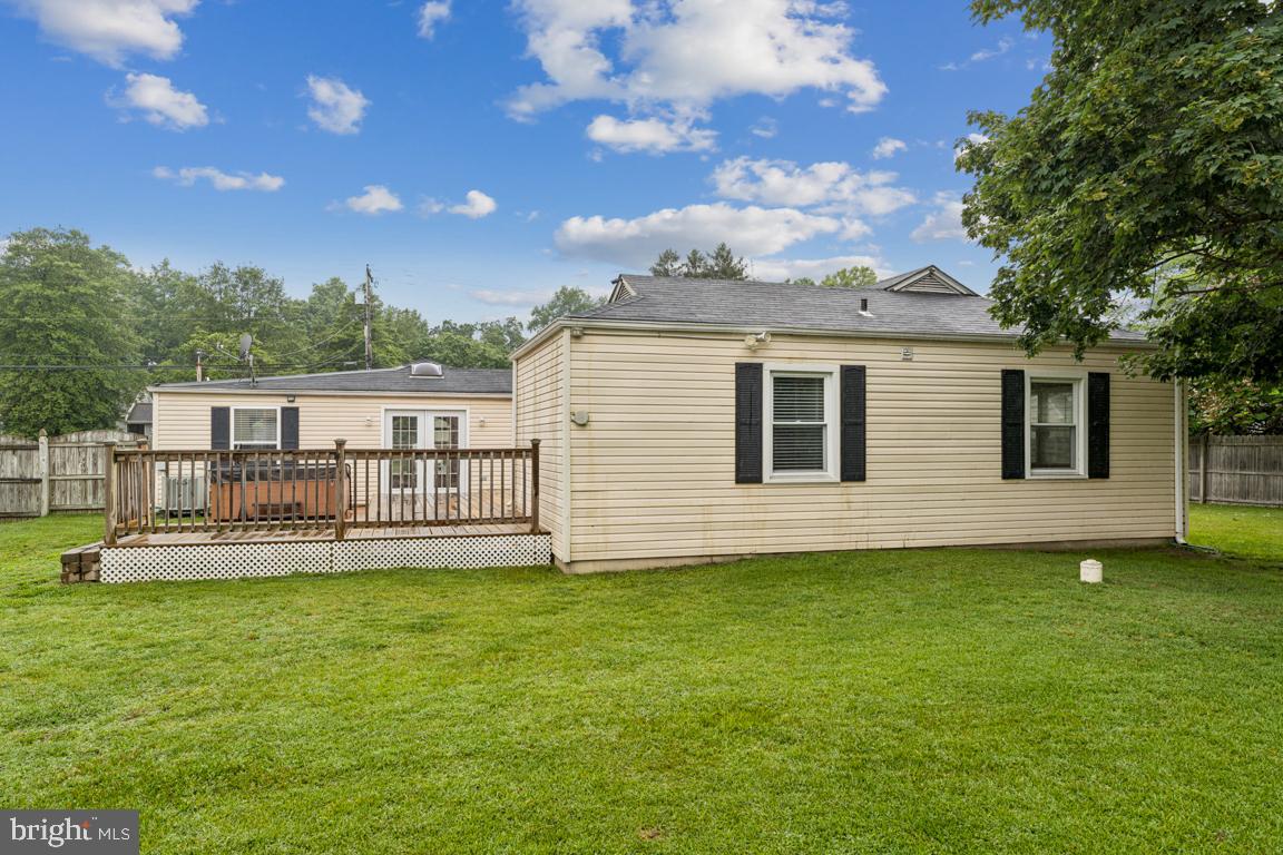 5 Brookfield Road Pasadena, MD 21122 - Photo 23 of 34 a house view with a garden space