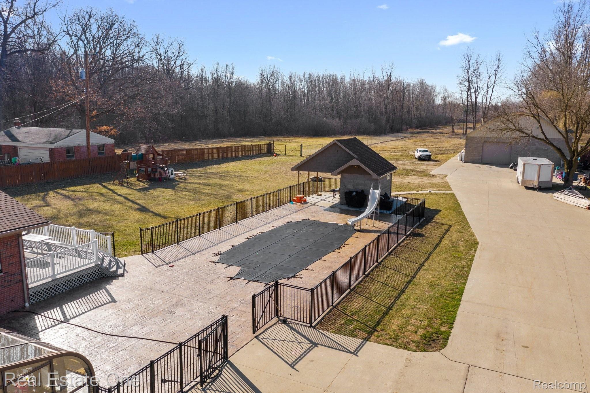 27901 King Road Romulus, MI 48174 - Photo 10 of 52 web_27910 King Rd Romulus - 38.jpg