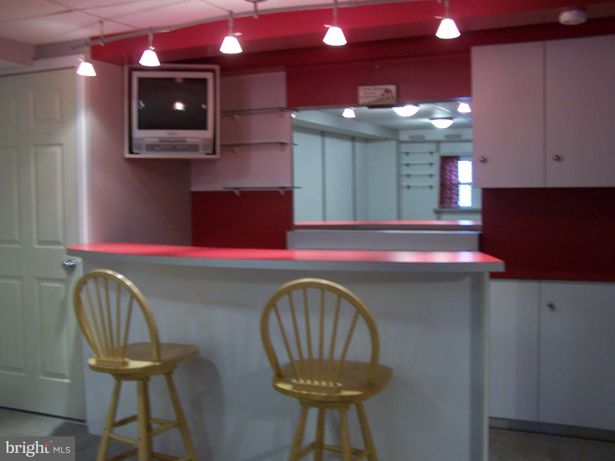 2500 Berkley Road Reading, PA 19605 - Photo 23 of 25 Bar area - Chairs & TV remain