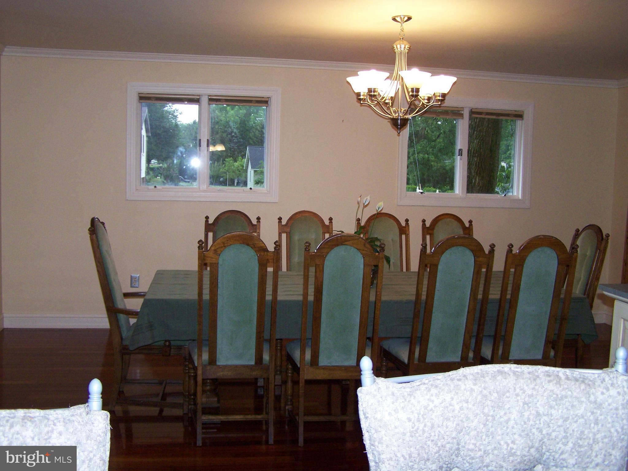 2500 Berkley Road Reading, PA 19605 - Photo 9 of 25 Dining Rm w/ crown molding & cherry wood flooring
