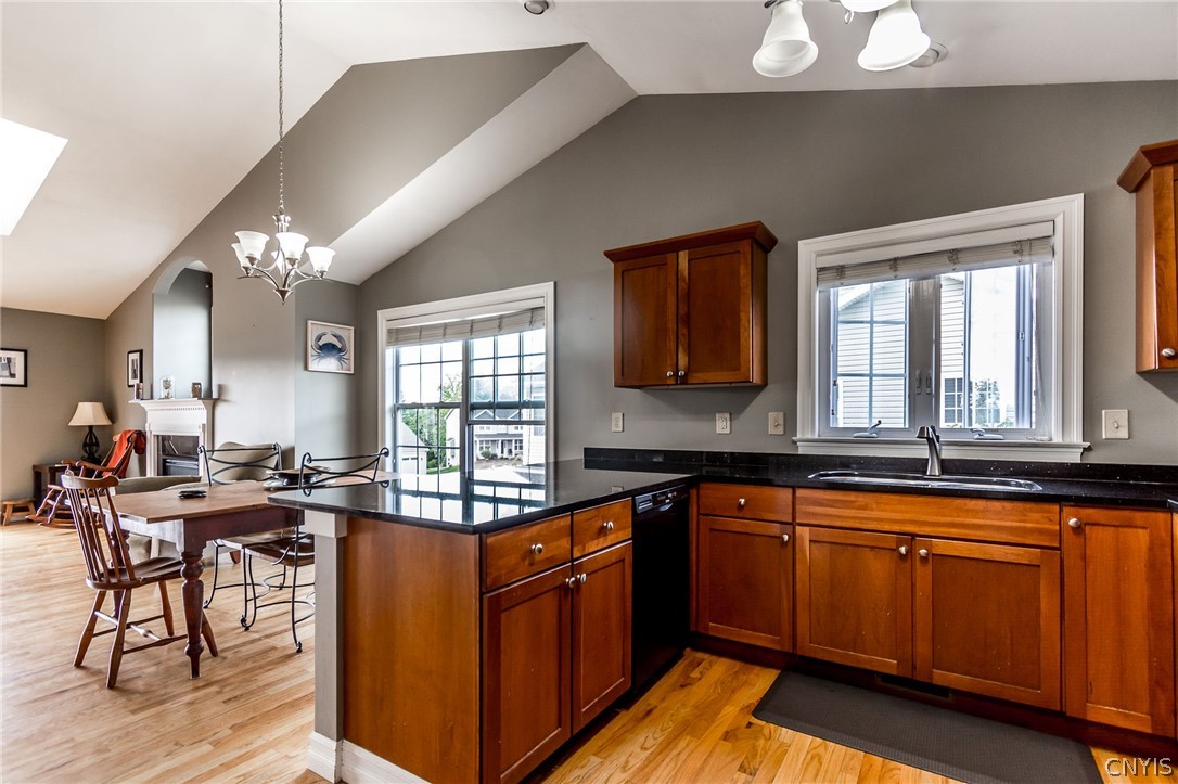 3799 Pegasus Circle Camillus, NY 13209 - Photo 14 of 42 Kitchen/Eat-in Kitchen