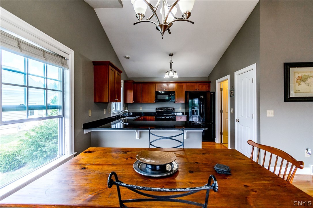 3799 Pegasus Circle Camillus, NY 13209 - Photo 21 of 42 Dining