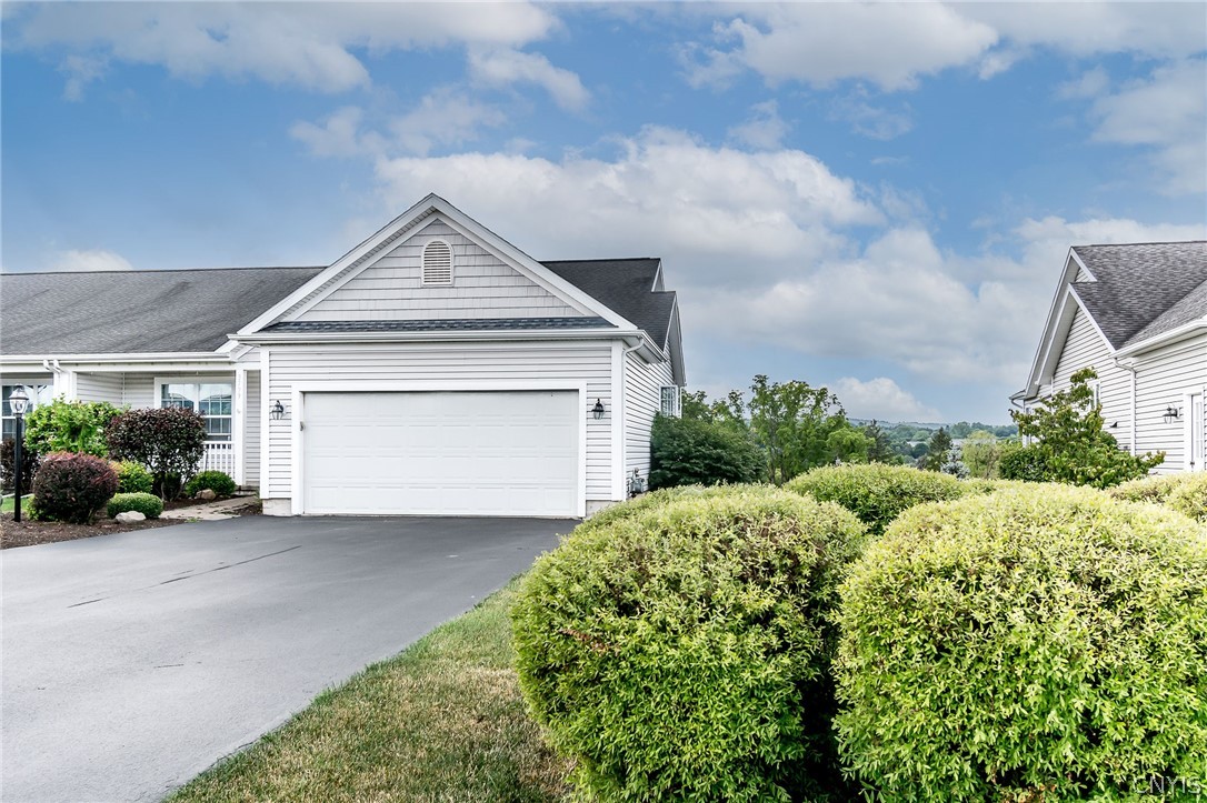 3799 Pegasus Circle Camillus, NY 13209 - Photo 5 of 42