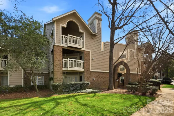 $317,750 | 5007 Sharon Road, Unit P, Charlotte, NC 28210