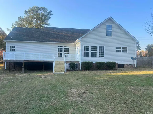 a view of a house with a backyard