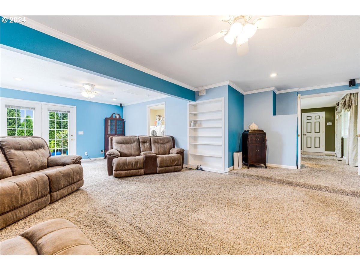 8394 Cason Road Gladstone, OR 97027 - Photo 13 of 38 Family Room