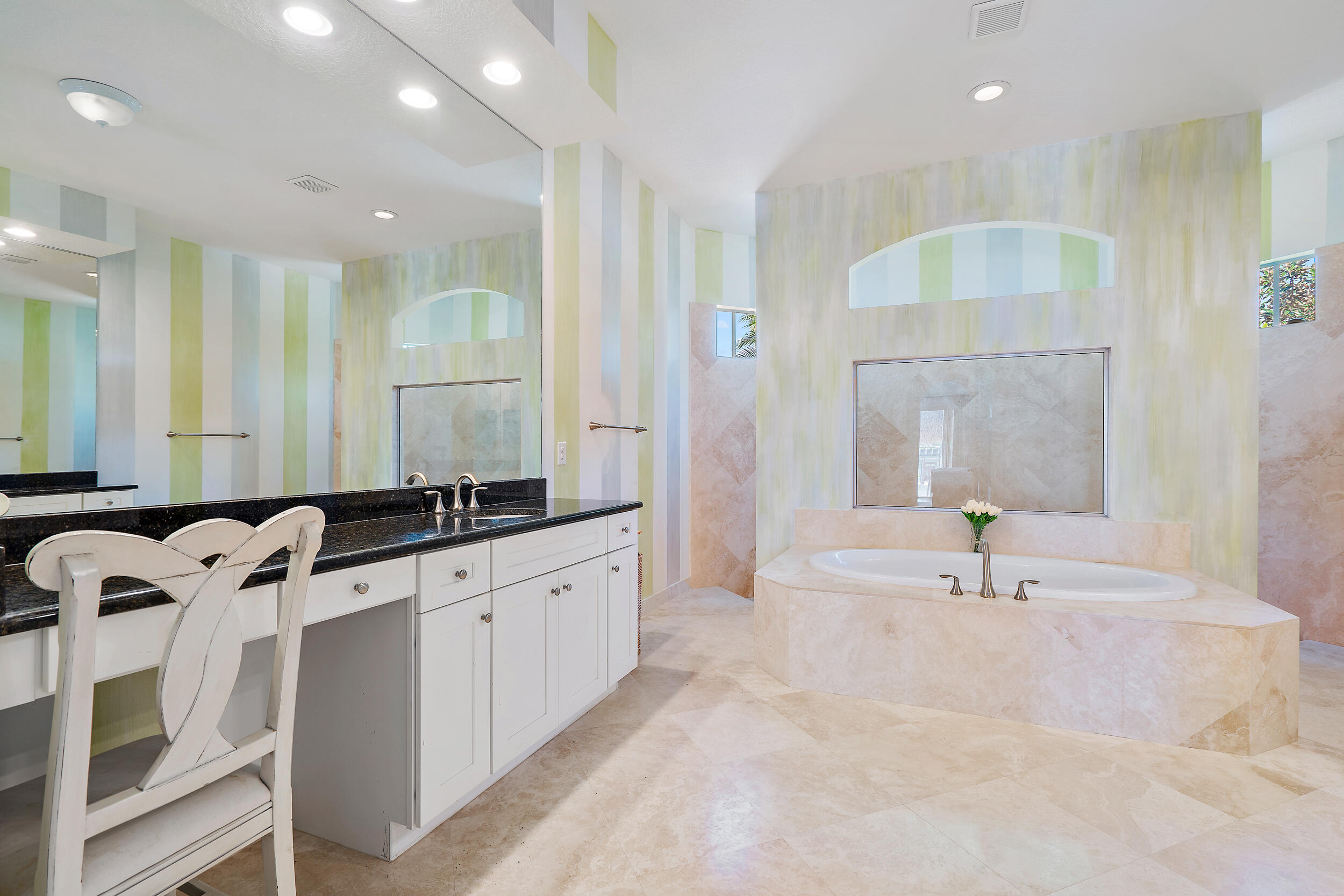 112 Manor Circle Jupiter, FL 33458 - Photo 21 of 59 Primary Bathroom