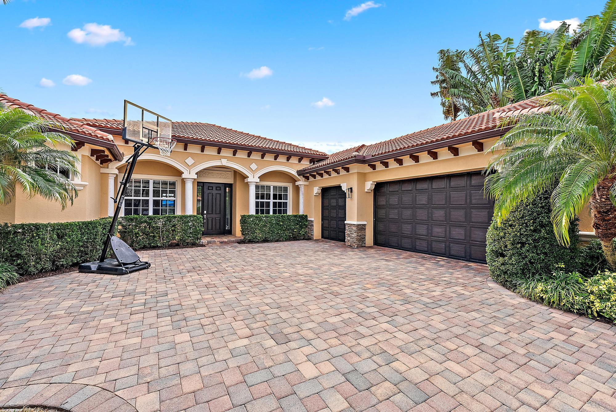 112 Manor Circle Jupiter, FL 33458 - Photo 33 of 59 Front Exterior