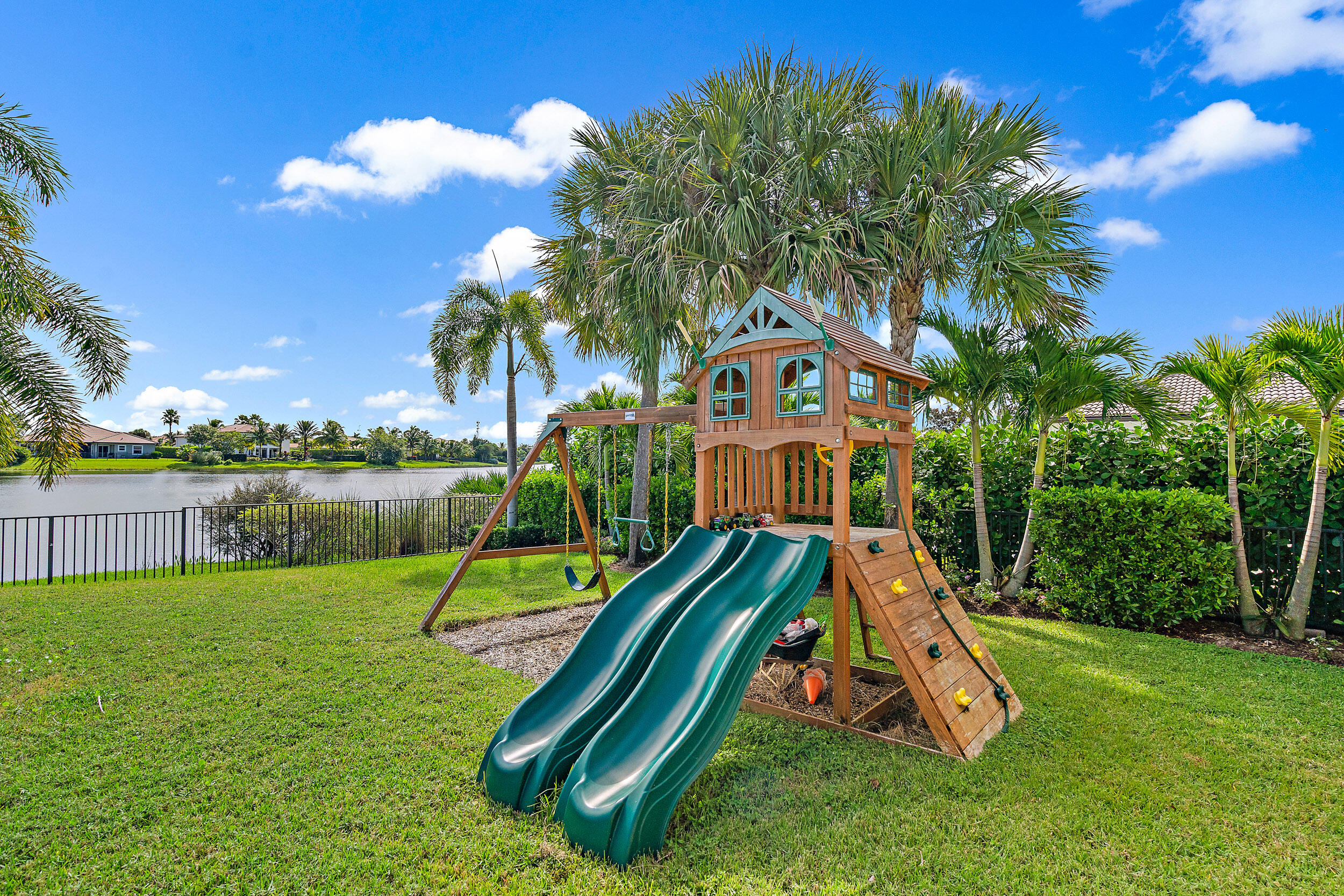 112 Manor Circle Jupiter, FL 33458 - Photo 41 of 59 Yard