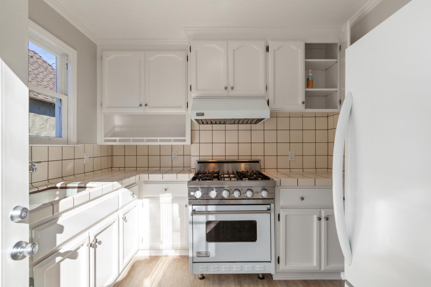 414 Williams Place San Mateo, CA 94401 - Photo 12 of 32 a stove top oven sitting inside of a kitchen