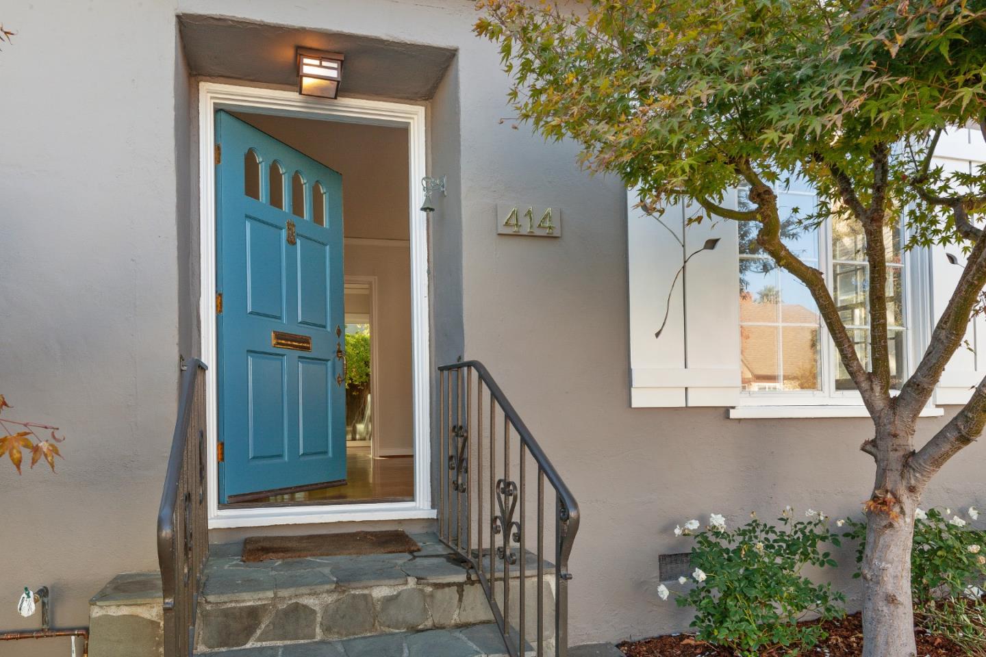 414 Williams Place San Mateo, CA 94401 - Photo 3 of 32 a view of an entryway of house