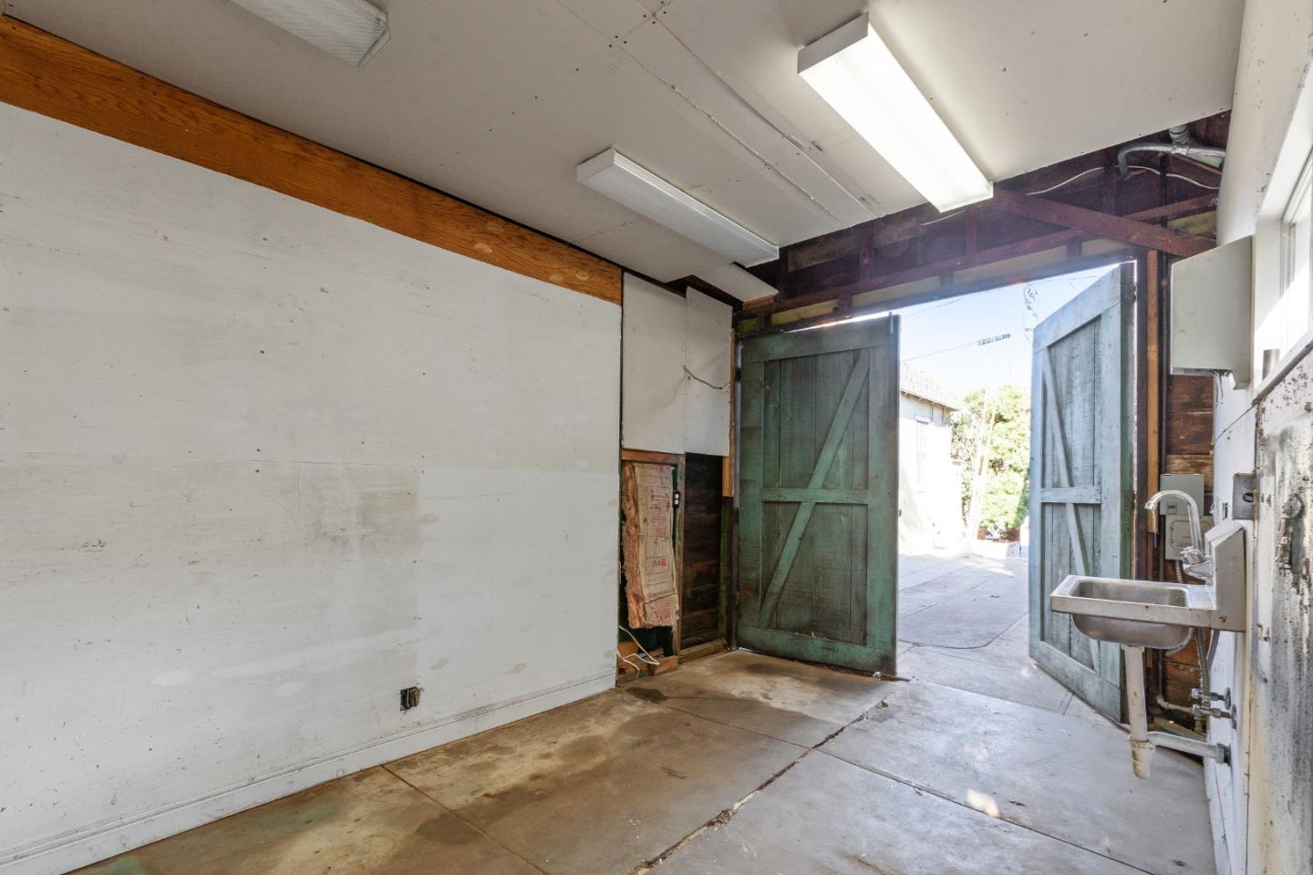 414 Williams Place San Mateo, CA 94401 - Photo 24 of 32 a view of an empty room