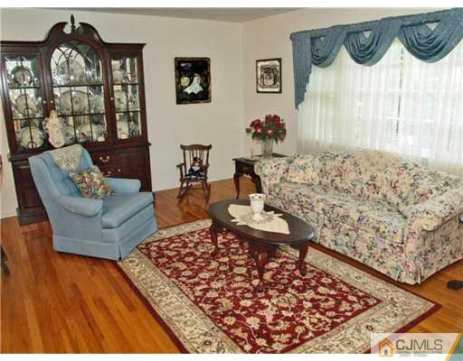 14 Peru Street Edison, NJ 08820 - Photo 2 of 25 Gallery Image 2