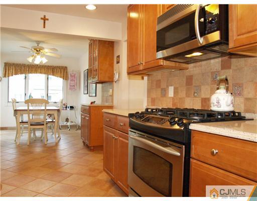 14 Peru Street Edison, NJ 08820 - Photo 4 of 25 Gallery Image 4
