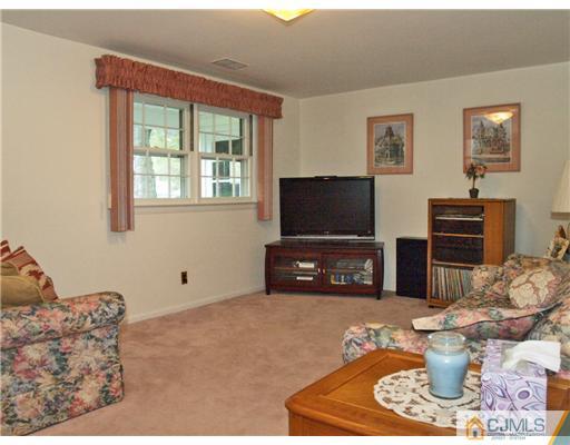 14 Peru Street Edison, NJ 08820 - Photo 6 of 25 Gallery Image 6