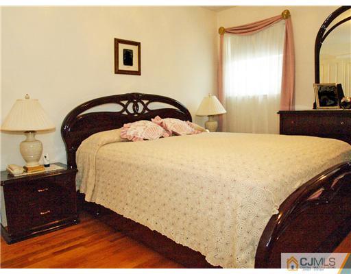 14 Peru Street Edison, NJ 08820 - Photo 8 of 25 Gallery Image 8