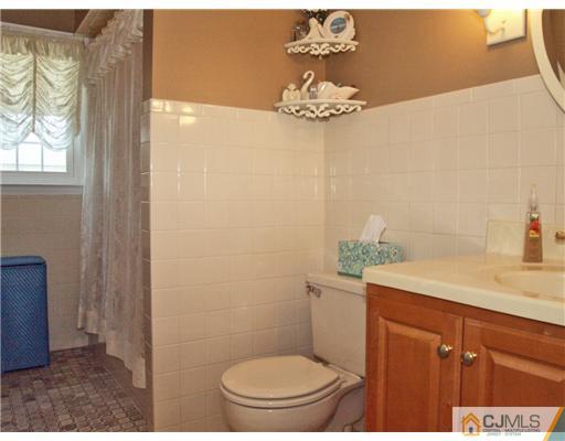 14 Peru Street Edison, NJ 08820 - Photo 9 of 25 Gallery Image 9