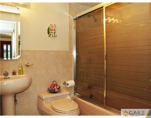 14 Peru Street Edison, NJ 08820 - Photo 10 of 25 Gallery Image 10