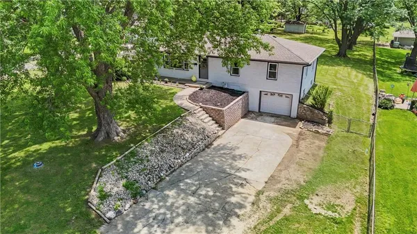$365,000 | 13101 Northwest Porter Road, Parkville, MO 64152