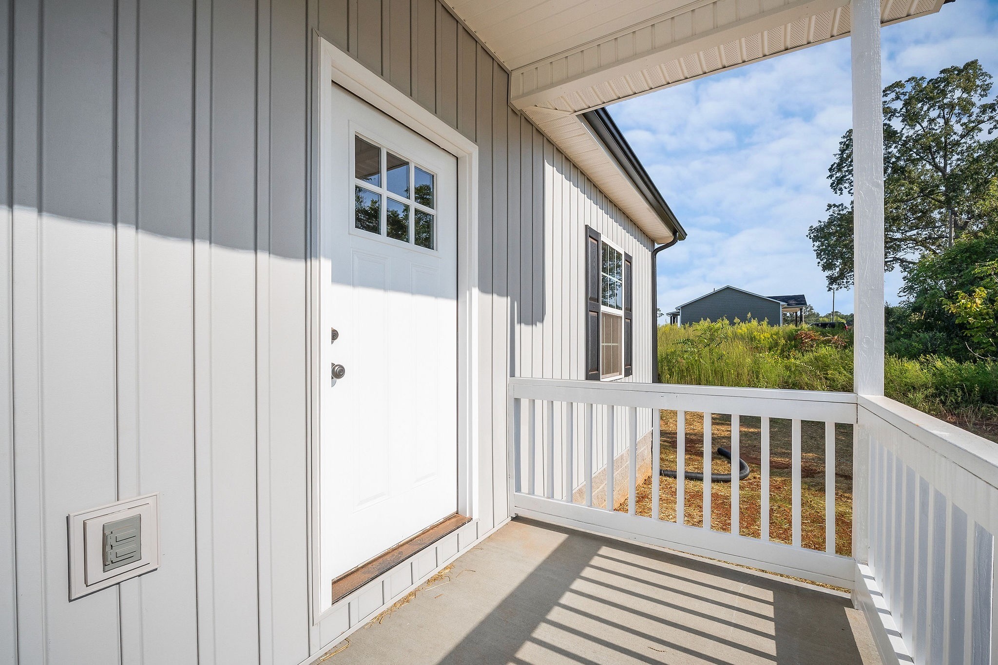 912 Frank Anderson Road Sparta, TN 38583 - Photo 4 of 28 a view of a brick house with a window