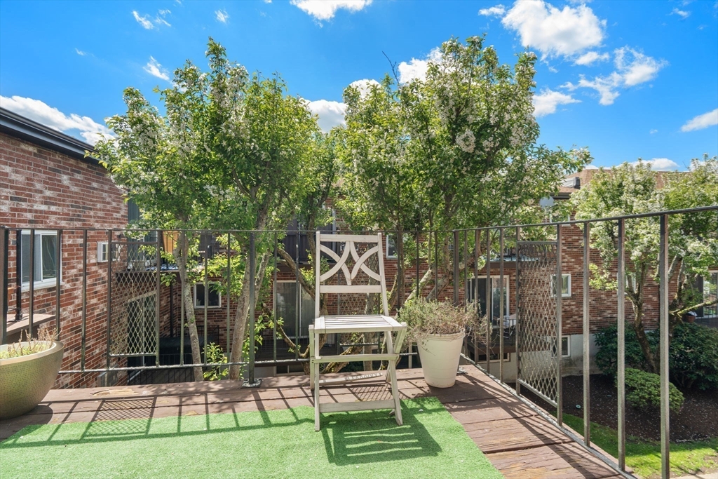 24 Westgate Road, Unit 5 Boston, MA 02467 - Photo 8 of 21