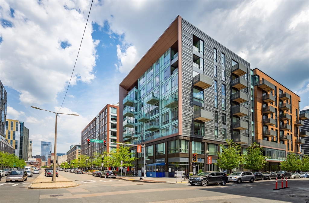 32 Traveler Street, Unit PH8 Boston, MA 02118 - Photo 22 of 38 a view of a building with a street
