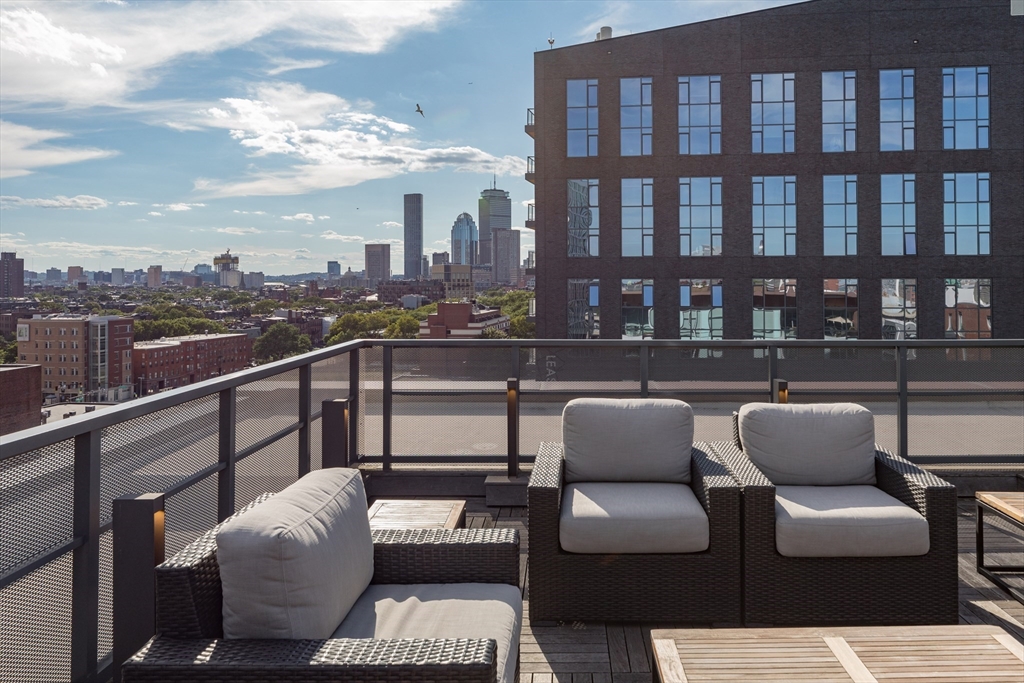 32 Traveler Street, Unit PH8 Boston, MA 02118 - Photo 34 of 38