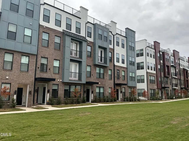 $2,900 | 1247 Shaw View Alley, Unit 201, Raleigh, NC 27601